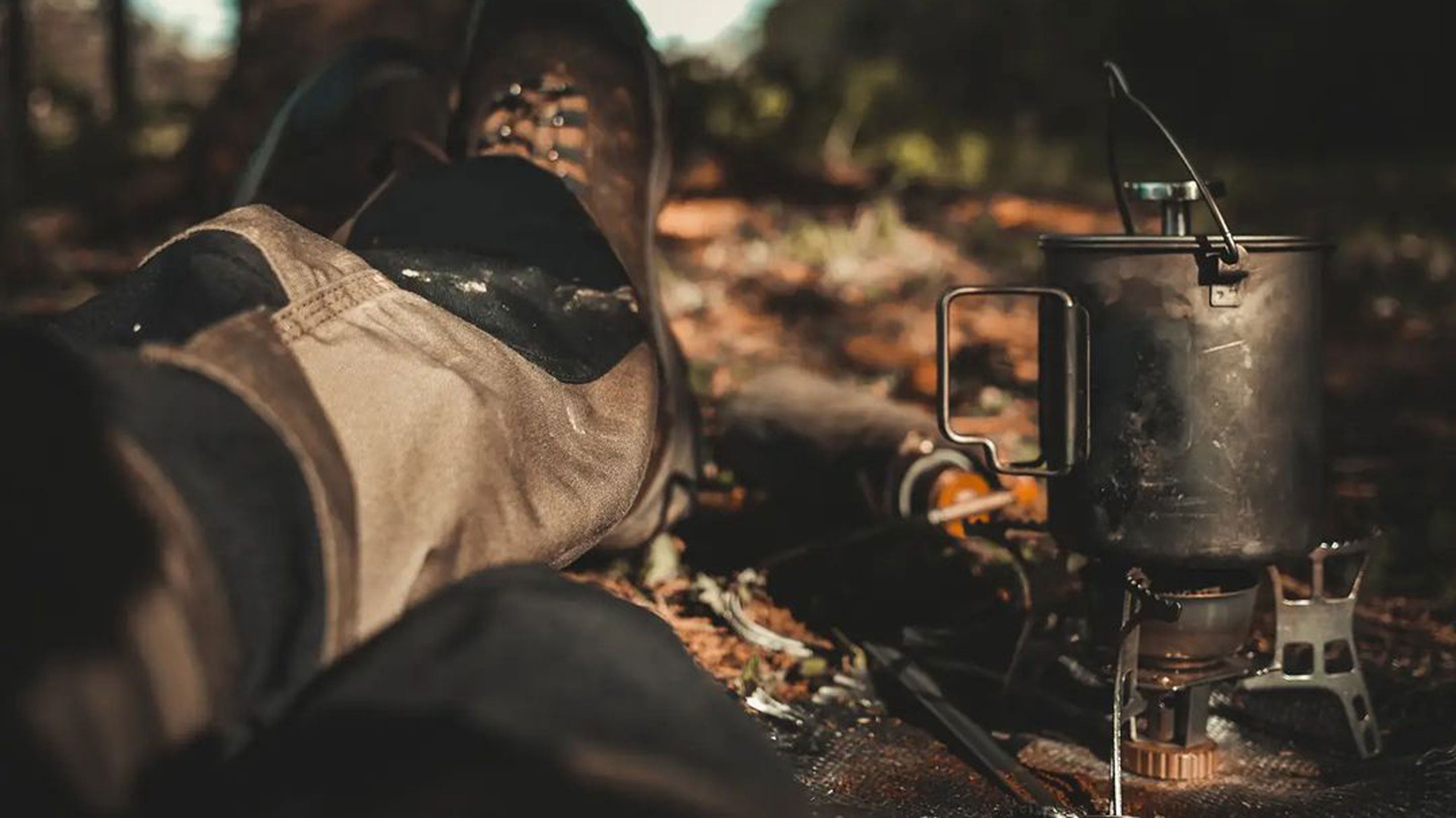 A man sitting in the woods making coffee with bestargot